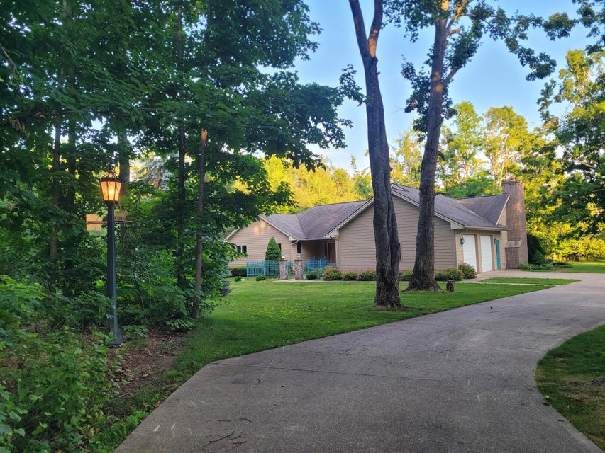 Curving drive leading toward the residence